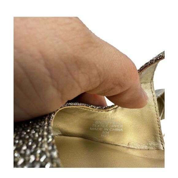 Bandolino Women's Zeffer Detail Dress Pumps Gold Fabric Stiletto Heels NWT 7.5 M - Picture 9 of 10